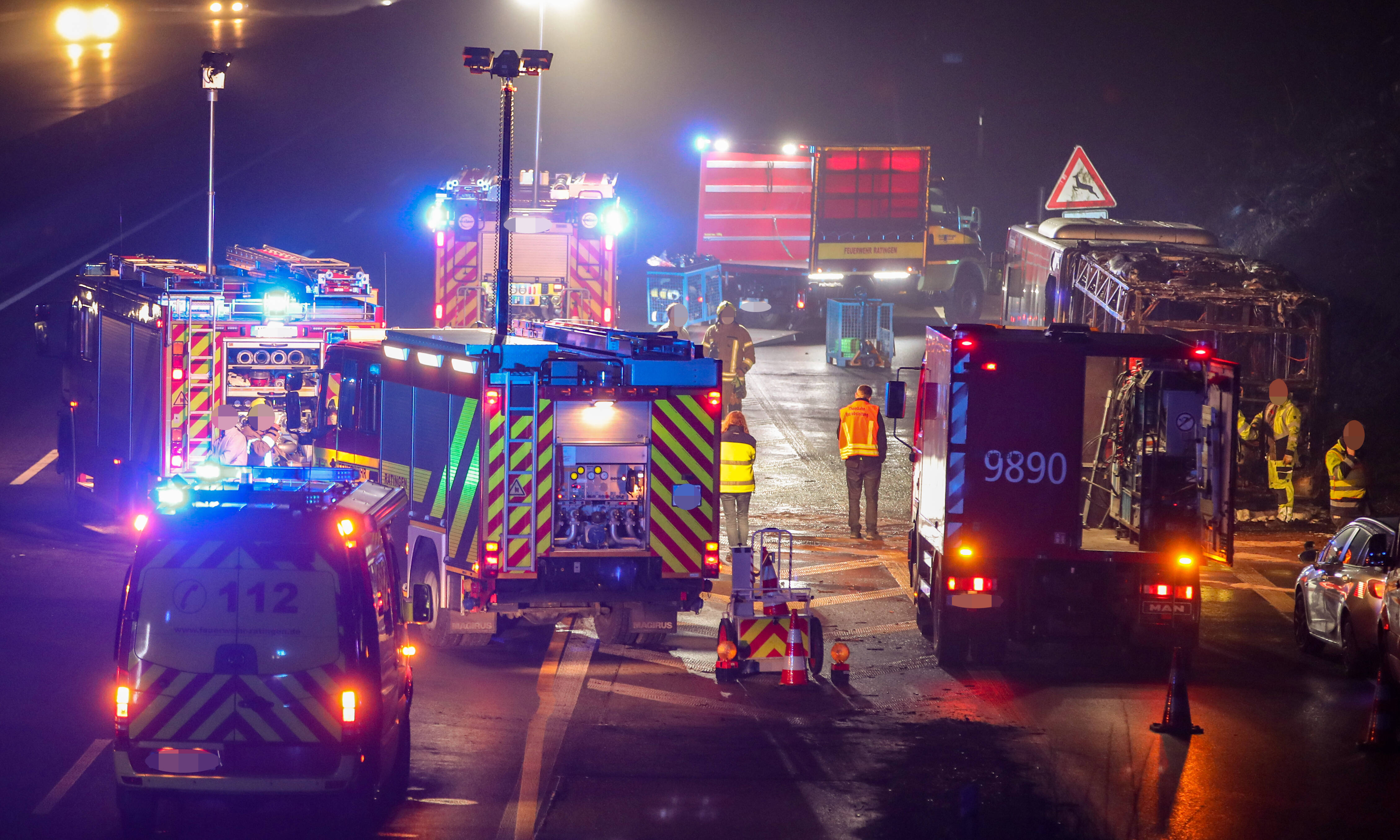 Schock-Unfall - Traktor zermalmt PKW - Fahrer hat keine Überlebenschance! Landstraße gesperrt!