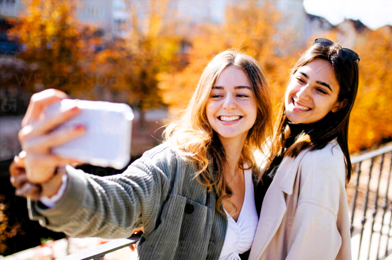 1452€ beim Handyvertrag sparen? Familie verrät Trick! So lassen sich irre Summen beim Handyvertrag sparen